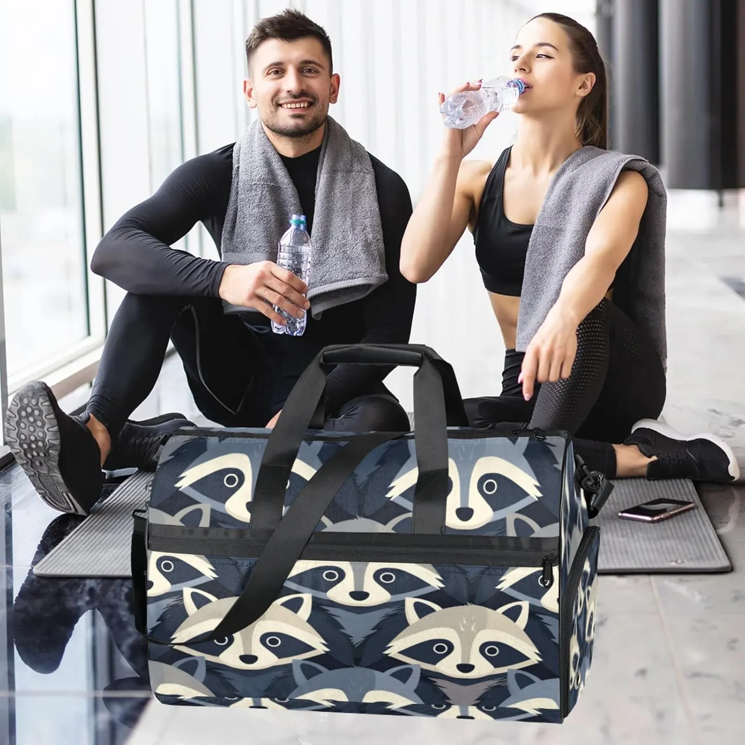 Animals Gym Bags for Men Women, 43L Medium Sports Raccoons Travel Duffel Bag for Men with Shoe Compartment,Carry on Bags for Airplanes Women