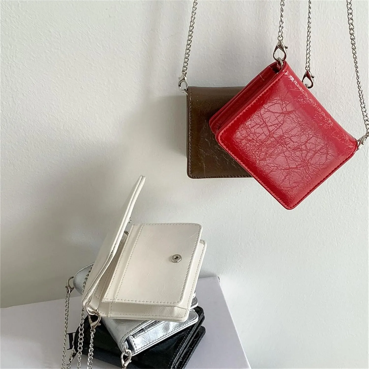 Women Fashion Small Purse Evening Bag with Crossbody Chain PU Leather Portable Coin Purse Lipsticks Earphone Organizers