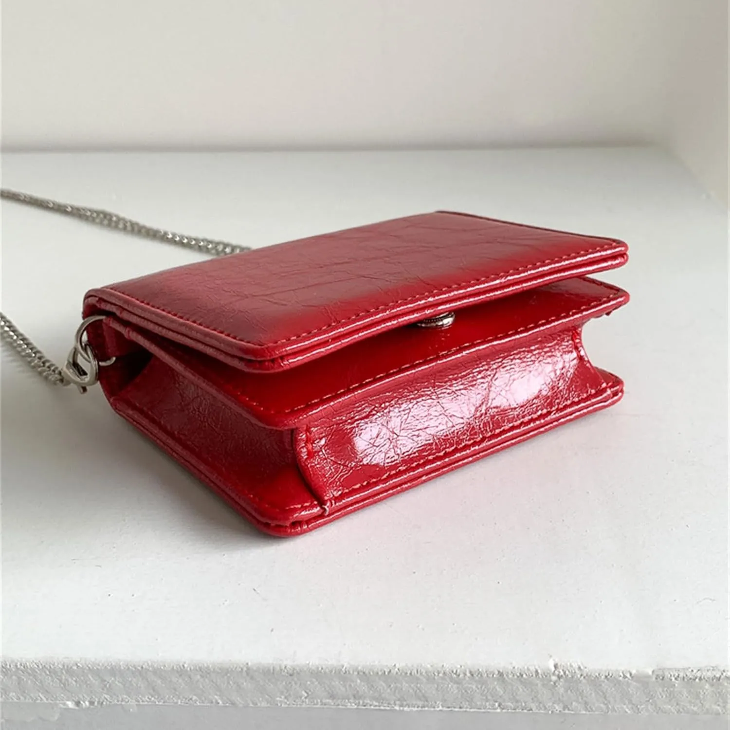 Women Fashion Small Purse Evening Bag with Crossbody Chain PU Leather Portable Coin Purse Lipsticks Earphone Organizers